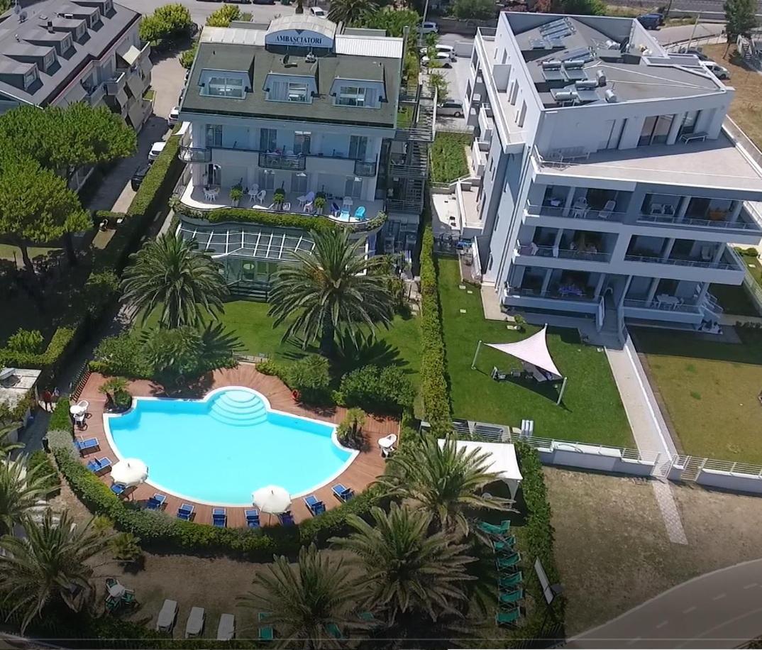 Hotel Ambasciatori Pineto Exterior foto